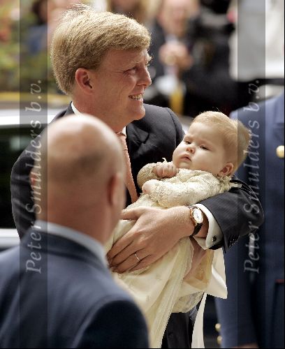 Den Haag 12 juni 2004
Doop Prinses Amalia in grote kerk Den Haag.
Prins Willem Alexander met prinses Amalia