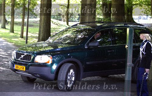 Prins Willem Alexander en Prinses Maxima in volvo xc90 
bij Paleis Soestdijk