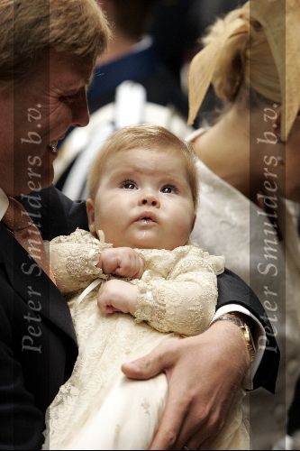 Den Haag 12 juni 2004
Doop Prinses Amalia in grote kerk Den Haag.
Prins Willem Alexander met prinses Amalia en Maxima
