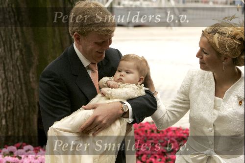 Den Haag 12 juni 2004
Doop Prinses Amalia in grote kerk Den Haag.
Prins Willem Alexander met prinses Amalia en Maxima
