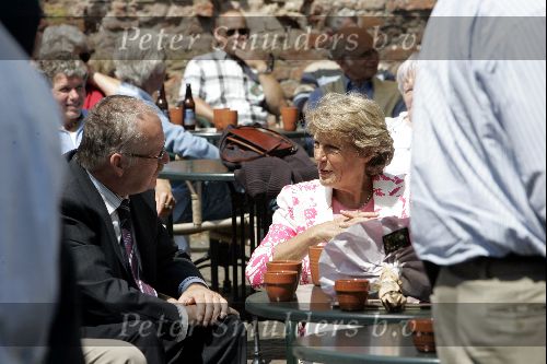 Wijk bij Duurstede 6 juni 2004
Prinses Irene opent expositie van Ada Stel. Irene met burgemeester dhr. G. Swillens van Wijk bij Duurstede