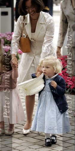 Den Haag 12 juni 2004
Doop Prinses Amalia in grote kerk Den Haag.
Prinses Isabelle