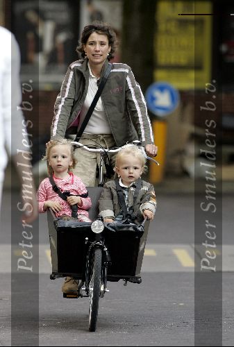 Amsterdam 16 juni 2004
Prinses Marilene met Anna en Lucas op bakfiets