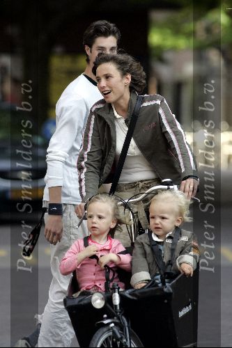 Amsterdam 16 juni 2004
Prinses Marilene met Anna en Lucas op bakfiets