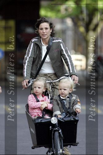 Amsterdam 16 juni 2004
Prinses Marilene met Anna en Lucas op bakfiets