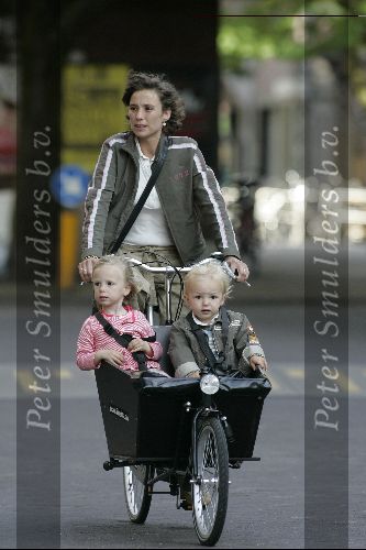 Amsterdam 16 juni 2004
Prinses Marilene met Anna en Lucas op bakfiets