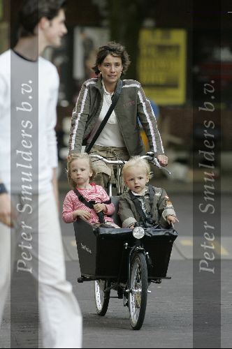 Amsterdam 16 juni 2004
Prinses Marilene met Anna en Lucas op bakfiets