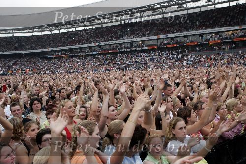 Rotterdam 10 juni 2004
Optreden Marco Borsato in de kuip.  
Publiek fans