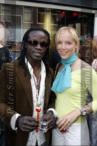 Amsterdam 6 juni 2004
Expositie  stip gallery in amsterdam.
Regilio Tuur met Kim BB
