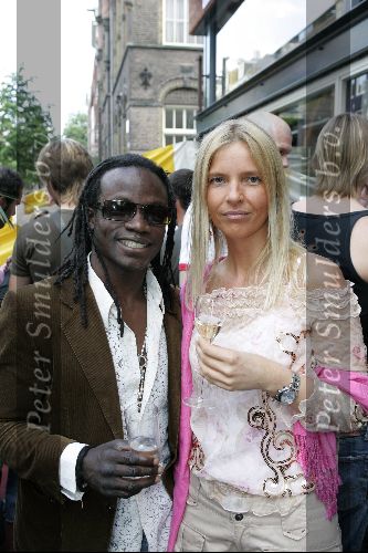 Amsterdam 6 juni 2004
Expositie  stip gallery in amsterdam.
Regilio Tuur met een vriendin