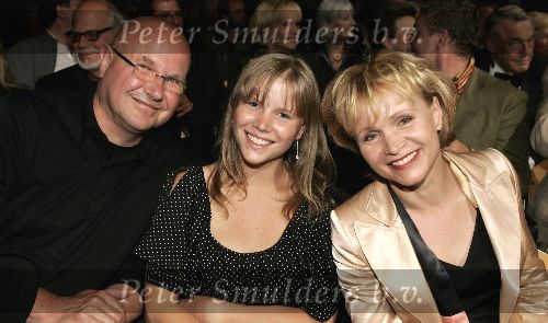 Amsterdam 1 juni 2004
Paul Verhoeven krijgt Bert Haanstra prij in Paradiso.
Renee Soutendijk met dochter  en man