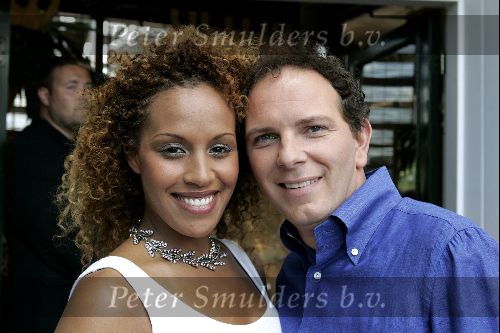 Vinkeveen 11 juni 2004
Presentatie cd Robert Leroy bij de plashoeve.
Robert Leroy met Glennis Grace