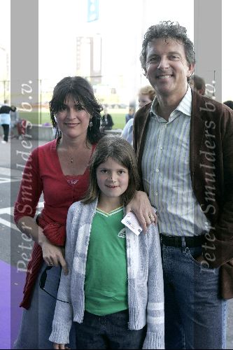 Rotterdam 14 juni 2004
Marco Borsato in de kuip. 
Robert ten Brink met vrouw en dochter