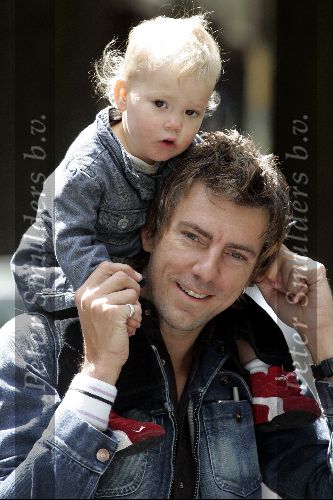 Amsterdam 19 juni 2004
Ruud de Wild met dochtertje Toy travis op beethovenstraat
