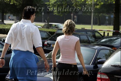 Amsterdam 8 juni 2004
Ruud v Nistelrooy met zijn vriendin bij vertrek Nederlands elftal naar Portugal.