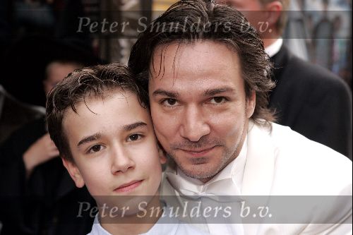 Amsterdam 1 juni 2004
Premiere Harry Potter in Tuschinski .
Spiros met zoon