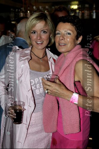 Bloemendaal 2 juni 2004
Feestje Jacky bij strandtent Vroeger.
Suze Mens en Suze Mens Jr.