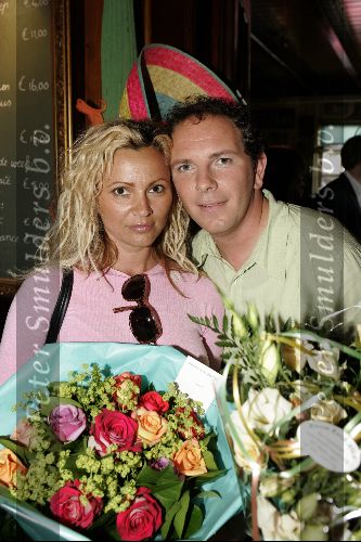 Vinkeveen 11 juni 2004
Presentatie cd Robert Leroy bij de plashoeve.
Robert Leroy met Tatjana