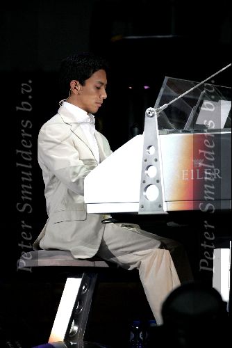 Rotterdam 10 juni 2004
Optreden Marco Borsato in de kuip. 
Wibi Soerjadi