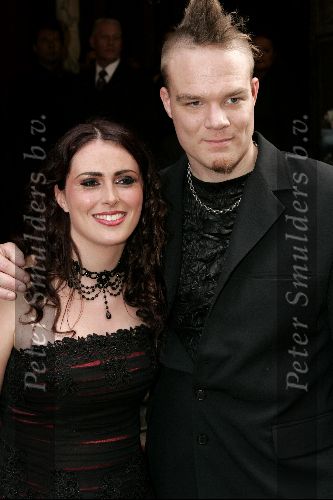 Amsterdam 1 juni 2004
Premiere Harry Potter in Tuschinski .
Within Temptation met vriend