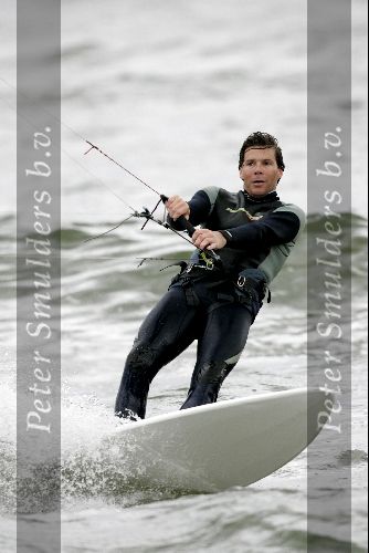 Bloemendaal 2 juni 2004
Wouter Nicolaas kite surfen in Bloemendaal