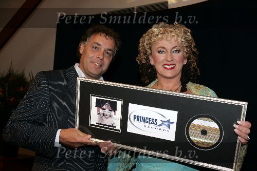 Amsterdam 8 juni 2005
Presentatie cd Karin Bloemen in Carre.
 Karin met Aad Ouborg