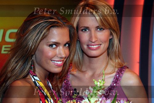 Amsterdam 6 juni 2005
Silvie Meis en Anouk Smulders presenteren SBS Shownieuws.