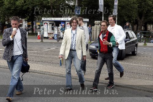 Amsterdam 10 juni 2005
Cliff Richard met erik de zwart met top 40 boek
