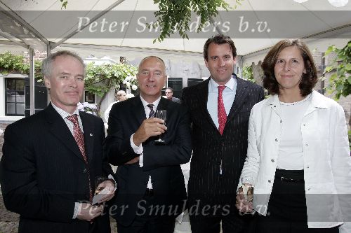 Loenen 13 juni 2005
Kreeftenparty bij restaurant tante Koosje.
Ernest Jansen (2e links) directeur Mees Pierson bank