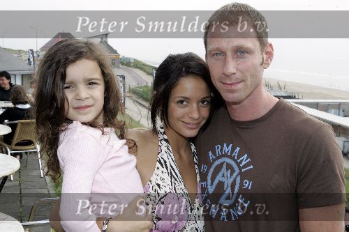 Bloemendaal 1 juni 2005
Haringparty radio noordzee.
Fajah Lourens   met vriend en dochter