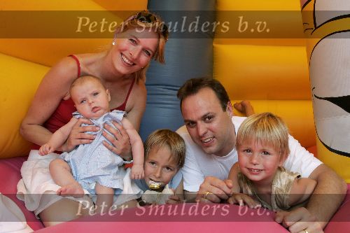 Fijnaart 23 juni 2005
Frans Bauer Mariska Bauer Frans Bauer jr Christiaan Bauer en Jan Bauer op luchtkussen