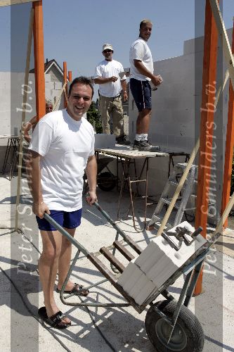 Fijnaart 23 juni 2005
Frans Bauer verbouwing van zijn huis.