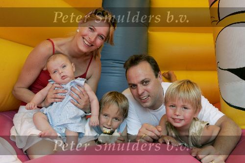 Fijnaart 23 juni 2005
Frans Bauer Mariska Bauer Frans Bauer jr Christiaan Bauer en Jan Bauer op luchtkussen.
