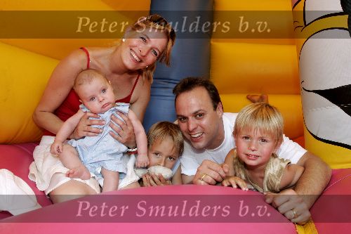 Fijnaart 23 juni 2005
Frans Bauer Mariska Bauer Frans Bauer jr Christiaan Bauer en Jan Bauer op luchtkussen.