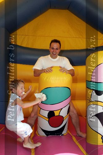 Fijnaart 23 juni 2005
Frans Bauer Mariska Bauer Frans Bauer jr Christiaan Bauer en Jan Bauer op luchtkussen
