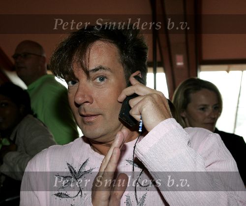 Amsterdam 8 juni 2005
Gerard Joling met gsm