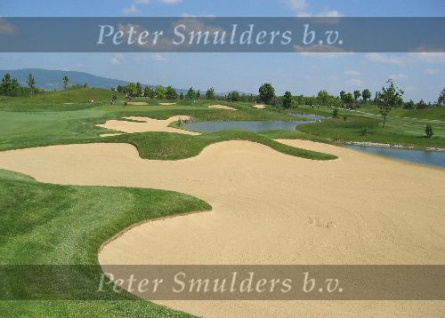 Baden bij Wenen 25 Mei 2005
Golfclub Fontana
Veel en vooral grote Bunkers