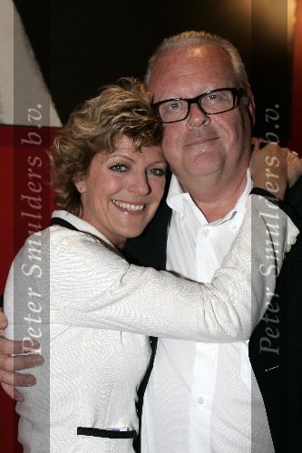 Rotterdam 6 juni 2005
Uitreiking Johnny Kraaykamp Musical awards in nieuwe  luxor.
Simone Kleinsma met Guus Verstraete