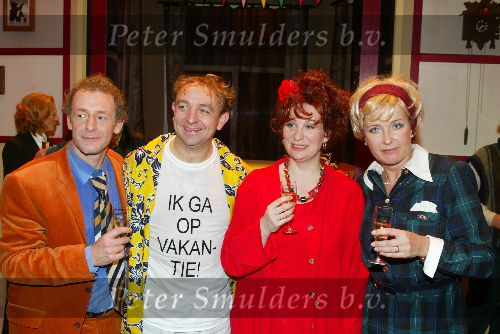 Den Bosch 2 december 2002
Premiere Tel uit je winst met Jon v Eerd, Inge Ipenburg, Laus Steenbeeke, Marjolein Algera, Filip Bolluyt, Istvan Hitzelberger Maya van den Broecke, Albert Verlinden, John Lanting, Danny de  Munck, Isa Hoes , Antonie Kamerling, Catharine Keyl,  Robert Long Tony Neef Gerard Cox Henk Bres, bruni heinke Seth Gaaikema Hans Cornelissen, John Leddy Cilly Dartell Loeki Knol Antje Monteiro Johnny Kraaykamp en Anick Boer Gerry v d Klei