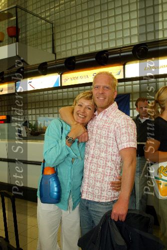 Schiphol 5 mei 2003
vertrek bobo in the bush 
Danny Rook en Inge Ipenburg,