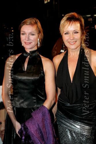 Amsterdam 8 november 2004
Premiere Bridget Jones  in tuschinski.
Inge Ipenburg met Charlotte Persijn