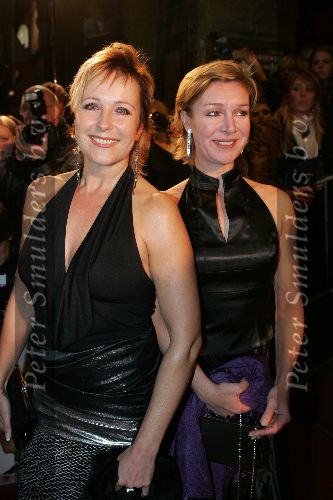 Amsterdam 8 november 2004
Premiere Bridget Jones  in tuschinski.
Inge Ipenburg met Charlotte Persijn