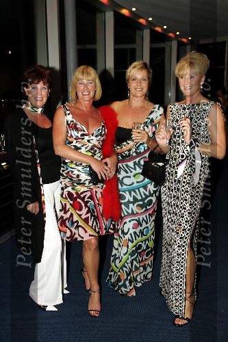 Monaco 10 september 2004
Modeshow Monique Collignon in Grimaldi. 
Inge Ipenburg met zussen Monique Collignon