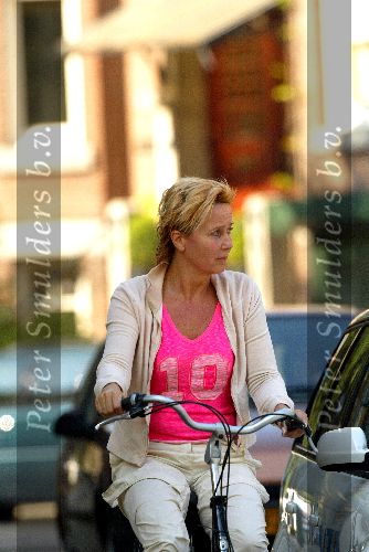 Amsterdam 17 september 2003
Inge Ipenburg met walkman op fiets