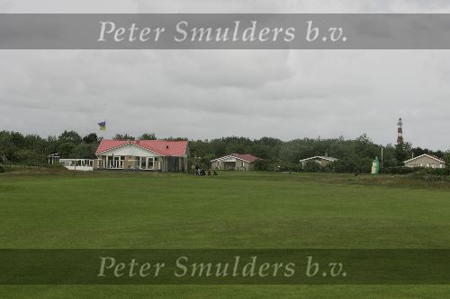 20 Mei 2005
Golfbaan Ameland clubhuis met op achtergrond vuurtoren