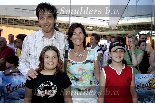 Amsterdam 19 juni 2005
Premiere de Cameleon in pathe arena.
Jan Douwe Kroeske met vrouw en met kinderen