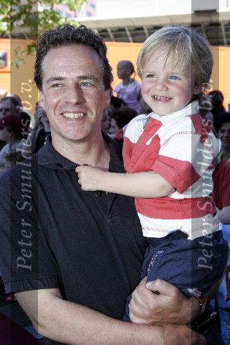 Amsterdam 19 juni 2005
Premiere de Cameleon in pathe arena.
Joep Sertons met zoontje