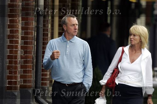 Amsterdam 4 juni 2005
Johan Cruyff met zijn vrouw Danny  op cornelis schuytstraat