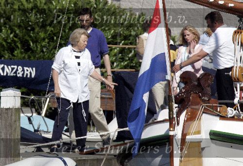 Muiden 18 juni 2005
Koningin Beatrix varen met de groene Draeck