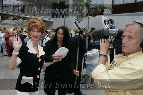 Utrecht 12 juni 2005
Modeshow Jaap Rijnbende bij Mercedes/chrysler
Marijke Helwegen met camerateam